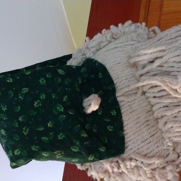 Christmas mop head with green holly hat big black eyes - Picture 5 of 5